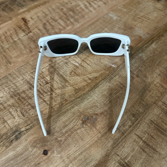Vintage Versace Sunglasses - Picture 4 of 7